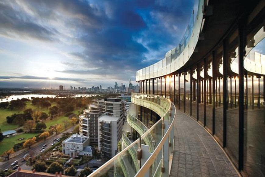 Bec and Lleyton to sell luxury penthouse