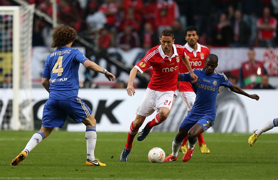 Benfica's Nemanja Matic (centre) and Chelsea's Nascimento Ramires battle for the ball