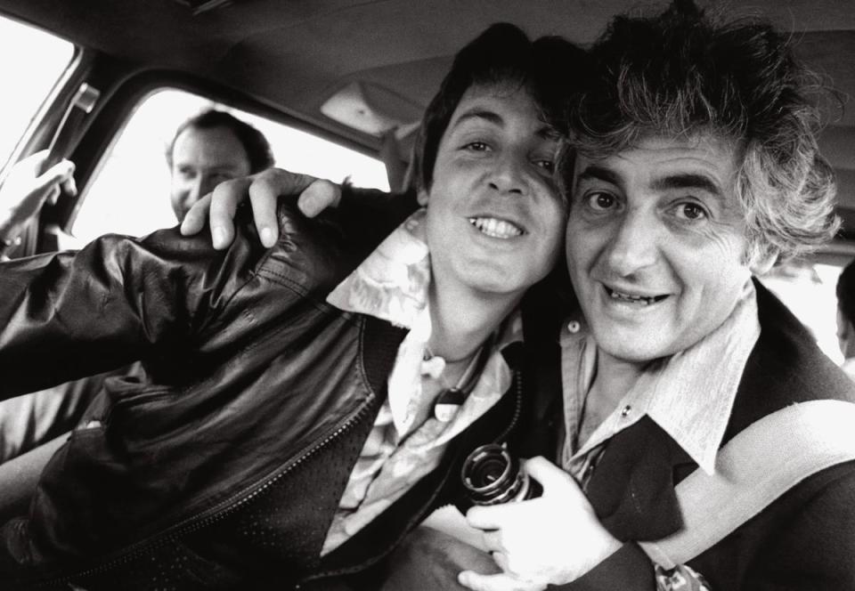 Linda took Harry’s camera to photograph Paul and him in their limo on the way to the Wings Over America plane, Los Angeles, 1976 (Harry Benson)