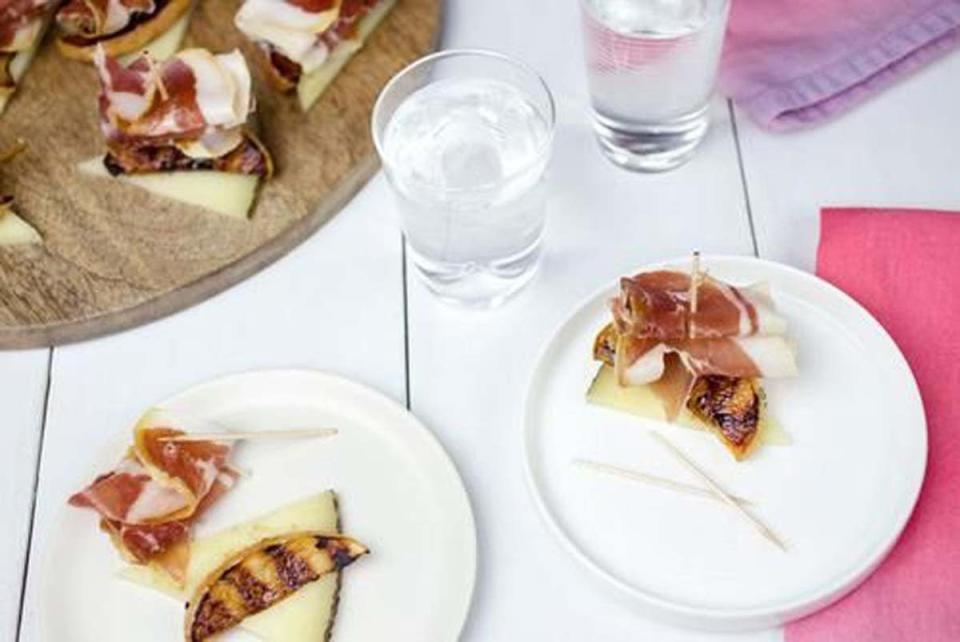 Grilled-Apple Pintxos With Ham and Cheese