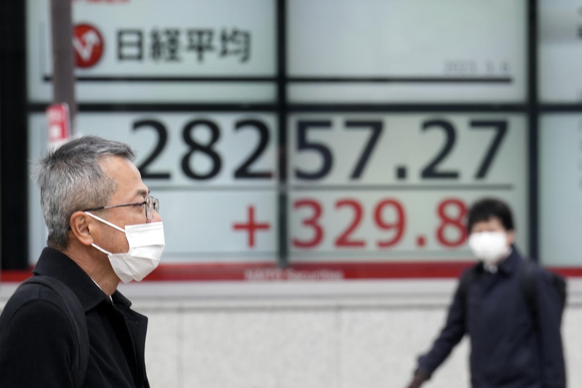 Asian stocks gain after Wall Street has best day in 6 weeks