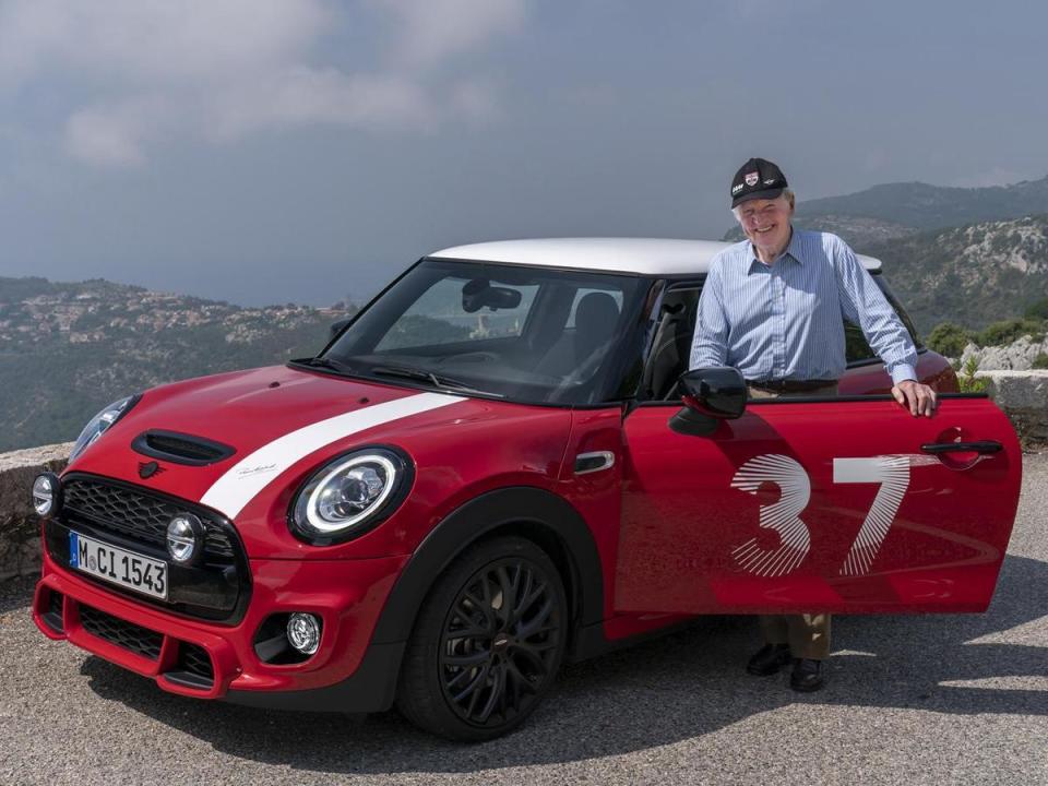 現年88歲Paddy Hopkirk，相當滿意MINI原廠設計團隊打造的MINI Paddy Hopkirk Edition紀念版。