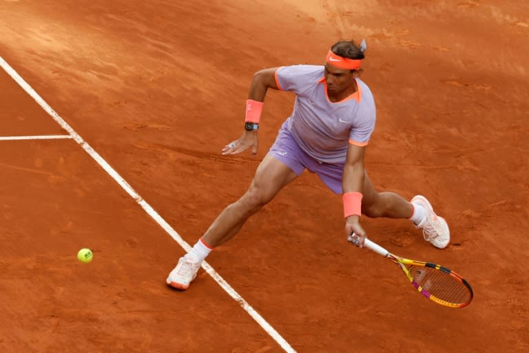 Rafael Nadal returns the ball to teenager Darwin Blanch during the Spaniard's first round win in his final Madrid Open appearance (OSCAR DEL POZO)