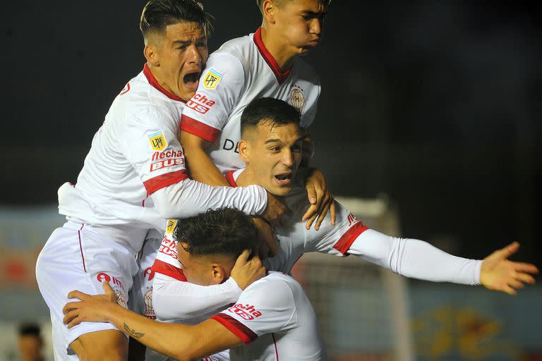 Huracán se asegurará un plaza en la Copa Libertadores si superare en Paraná a Patronato, que descenderá.