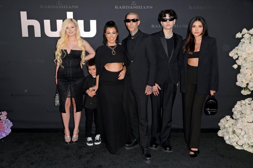 <p>Meet the Kardashian-Barkers</p>