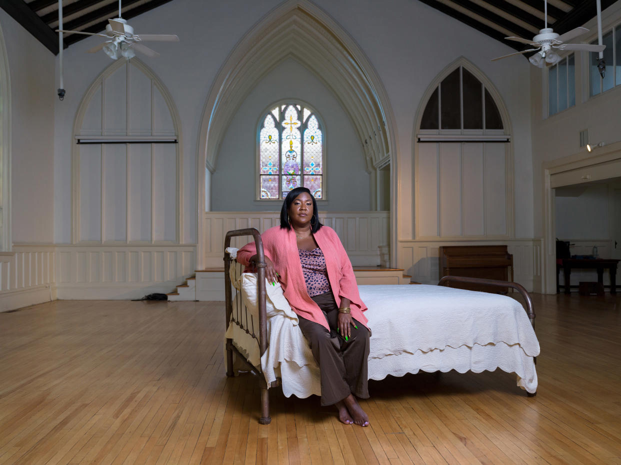 Tricia Hersey en la iglesia de Georgia Avenue, futura sede del Ministerio de la siesta, en Atlanta, el 18 de agosto de 2022. (Johnathon Kelso/The New York Times) 