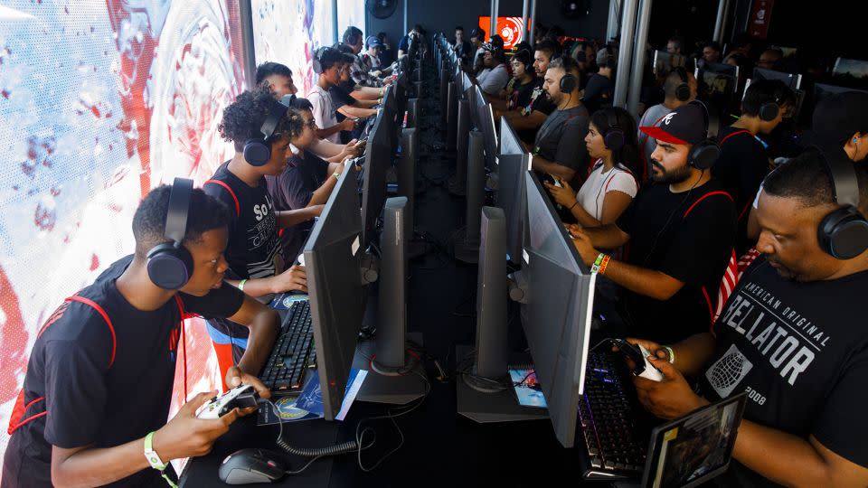 Attendees play the Battlefield V video game during an Electronic Arts Inc. (EA) event ahead of the E3 Electronic Entertainment Expo in Los Angeles, California, U.S., on Saturday, June 8, 2019. EA, creator of a Star Wars line of video games, showed off two of its newest titles, illustrating how the industry is wrestling to compete with the runaway success of Fortnite. - Patrick T. Fallon/Bloomberg/Getty Images