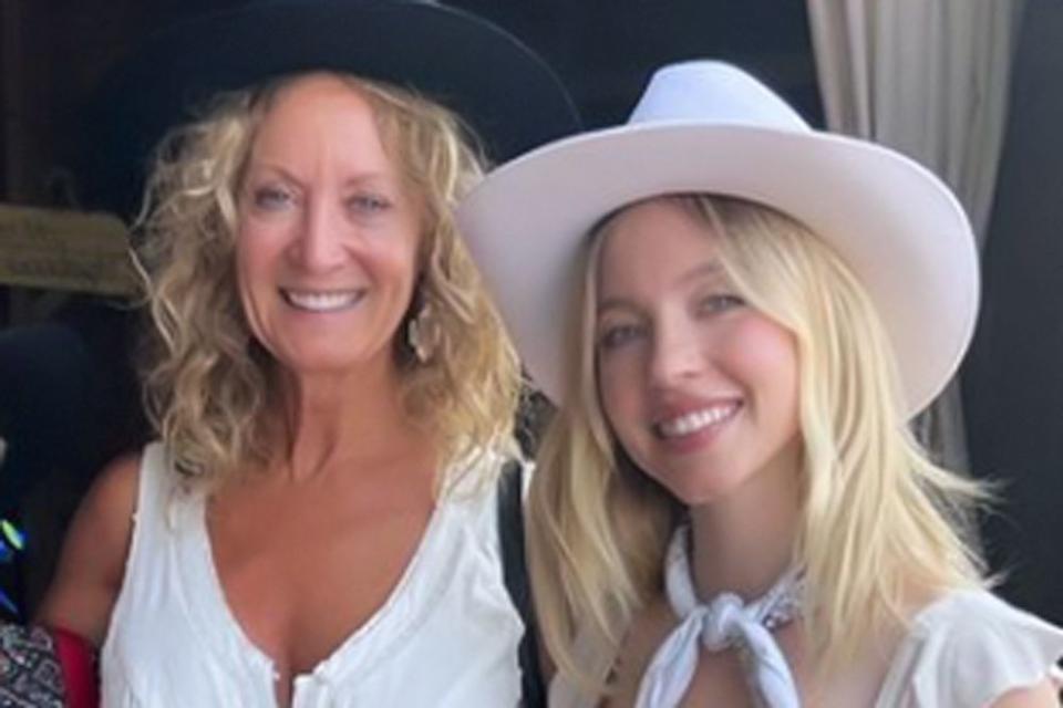 <p>Sydney Sweeney/Instagram</p> Sydney Sweeney and her mom, Lisa Sweeney