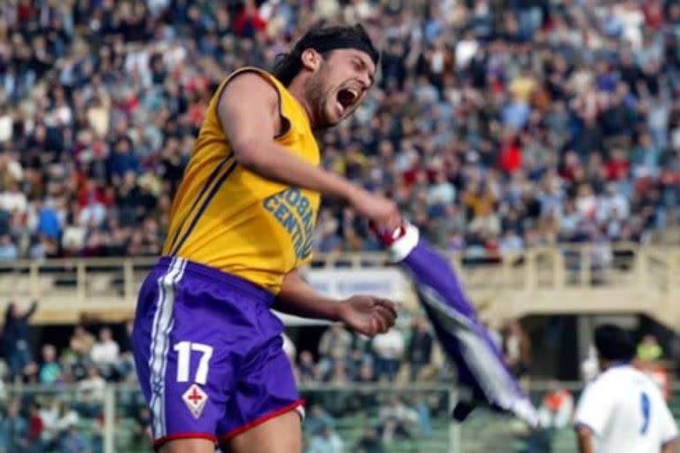 Equi González festeja un gol con la camiseta de Fiorentina: fue transferido desde Rosario Central a "La Viole" a cambio de cinco millones de euros