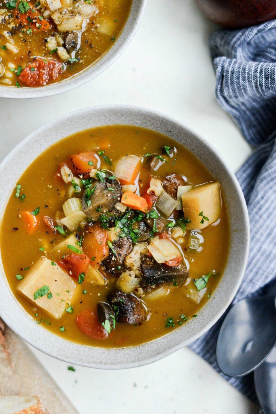 Slow Cooker Mushroom Barley Stew