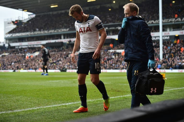 Tottenham Hotspur's striker Harry Kane leaves the pitch injured during the English FA Cup quarter-final football match between Tottenham Hotspur and Millwall at White Hart Lane in London, on March 12, 2017