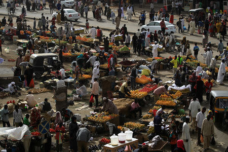 Sudanese residents shop in a bazaar in Khartoum, Sudan, May 4, 2019. REUTERS/Umit Bektas