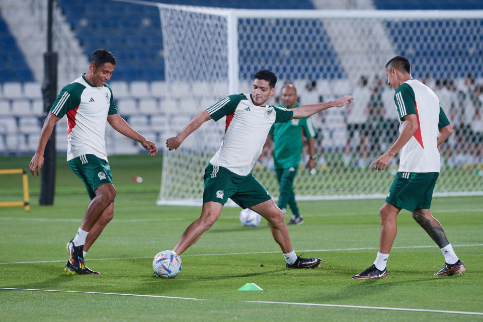 墨西哥國家隊成員Luis Romo、Raul Jimenez與Roberto Alvarado備戰世界盃。（Photo by Khalil Bashar/Jam Media/FIFA via Getty Images）