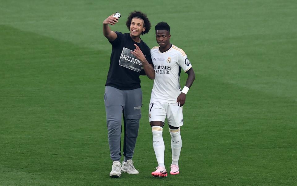 One of the people on the pitch posed for a selfie with Vinicius Junior