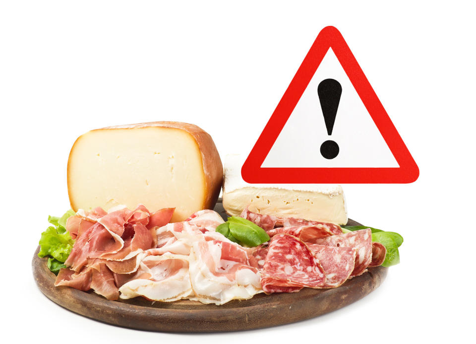 Aktuell warnt das Bundesamt unter anderem vor dem Verzehr bestimmter Wurst- und Käsesorten. (Bilder: Getty Images)