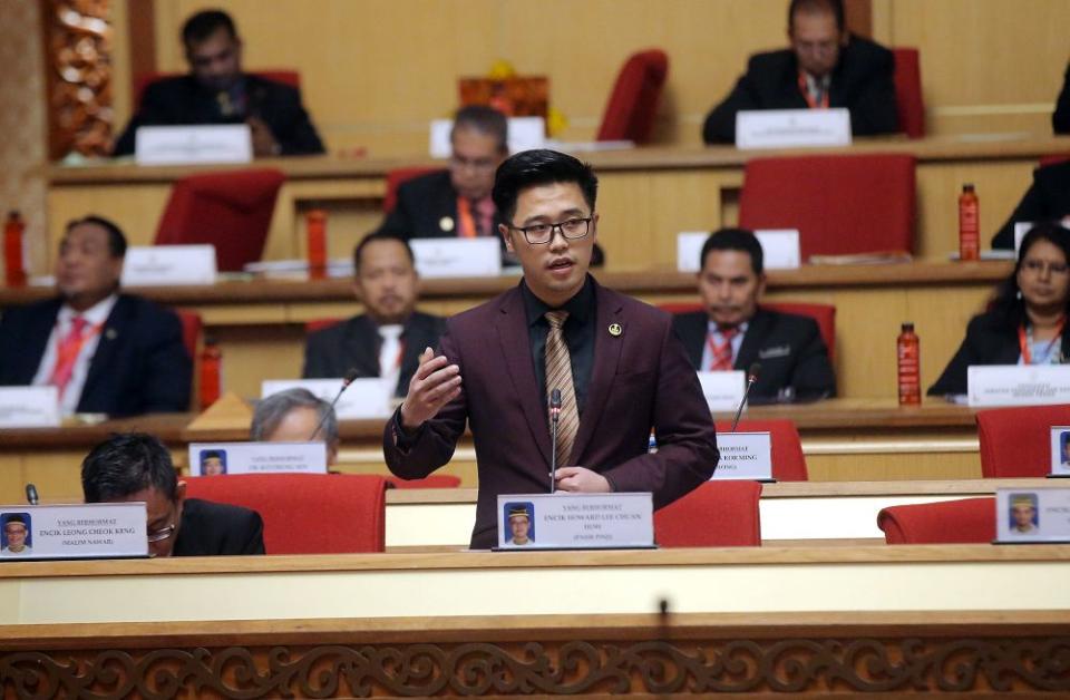 State Youth, Sports and Human Development Committee chairman Howard Lee Chuan How addresses the Perak state assembly in Ipoh April 23, 2019. — Picture by Farhan Najib