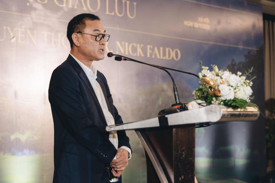 Bui To Minh, Chairman of Silk Path Group, spoke at the event