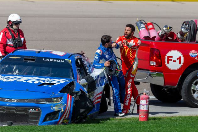 Bubba Wallace shoves Kyle Larson after their crash on Oct. 16, 2022 during a NASCAR race in Las Vegas. (Photo: Icon Sportswire via Getty Images)