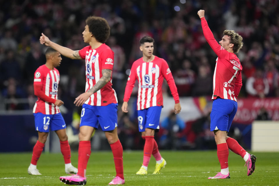 Atletico Madrid's Antoine Griezmann, right, celebrates after scoring his side's opening goal during the Champions League, round of 16, second leg soccer match between Atletico Madrid and Inter Milan at the Metropolitano stadium in Madrid, Spain, Wednesday, March 13, 2024. (AP Photo/Manu Fernandez)