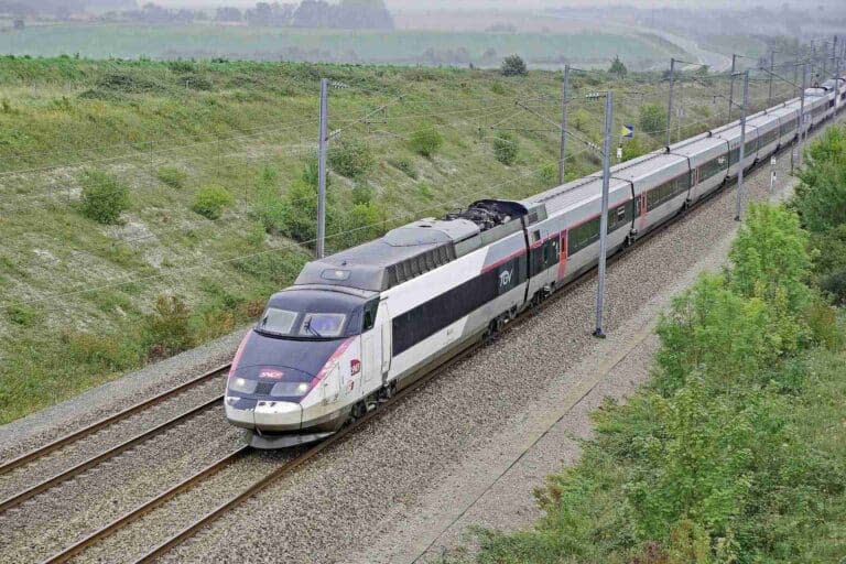SNCF : vers une explosion du prix du billet d’ici 2026 ?-Le TGV vous coûtera peut-être plus cher à l'avenir, donc prévoyez-vos voyages si vous le pouvez ! (©Pixabay/hpgruesen)
