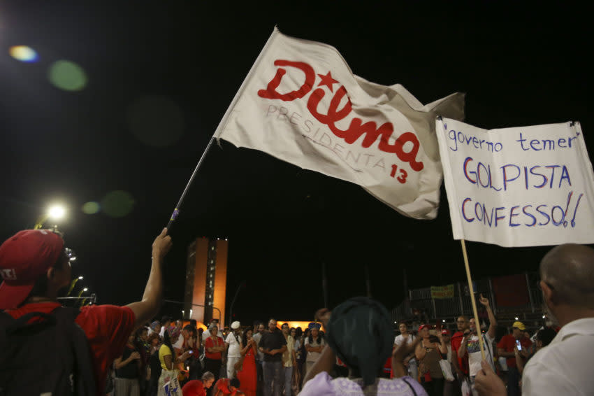 Manifestação pró Dilma en frente ao Palácio do Planalto