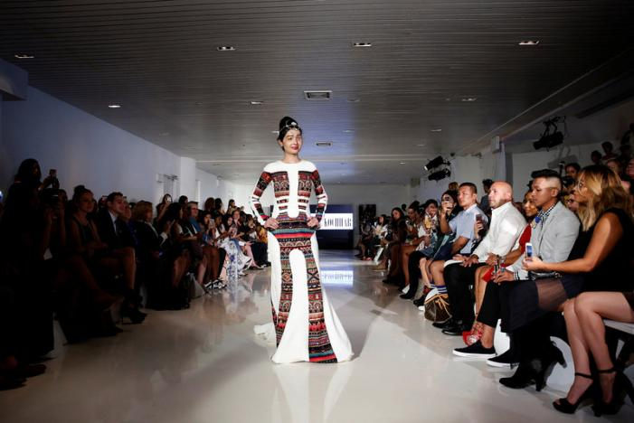 Reshma Quereshi presents a creation from Indian designer Archana Kochhar's Spring/Summer 2017 collection during New York Fashion Week. (Photo: Reuters)