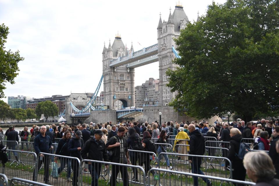 Queuing for the lying in state of Queen Elizabeth II (Jeremy Selwyn)