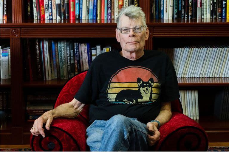 "El maestro del terror" utiliza habitualmente sus redes sociales para enviarle recomendaciones de series y películas a sus seguidores (Foto: Instagram/@todostephenking)