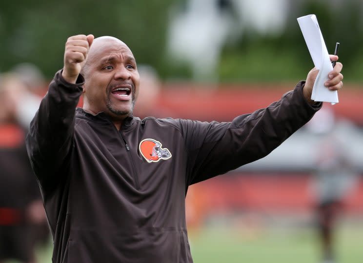 Hue Jackson will try to turn around the Browns (AP)