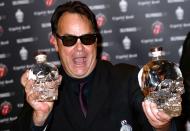 Wie der Name, so die Flasche: Den "Crystal Head Vodka" von Dan Aykroyd bekommt man nur in Flaschen, die wie Schädel aussehen. Das Design stammt von Aykroyds Geschäftspartner, dem Künstler John Alexander. Seit der Markteinführung 2007 hat der Wodka der beiden mehrere Preise gewonnen. (Bild: Tim P. Whitby/Getty Images)