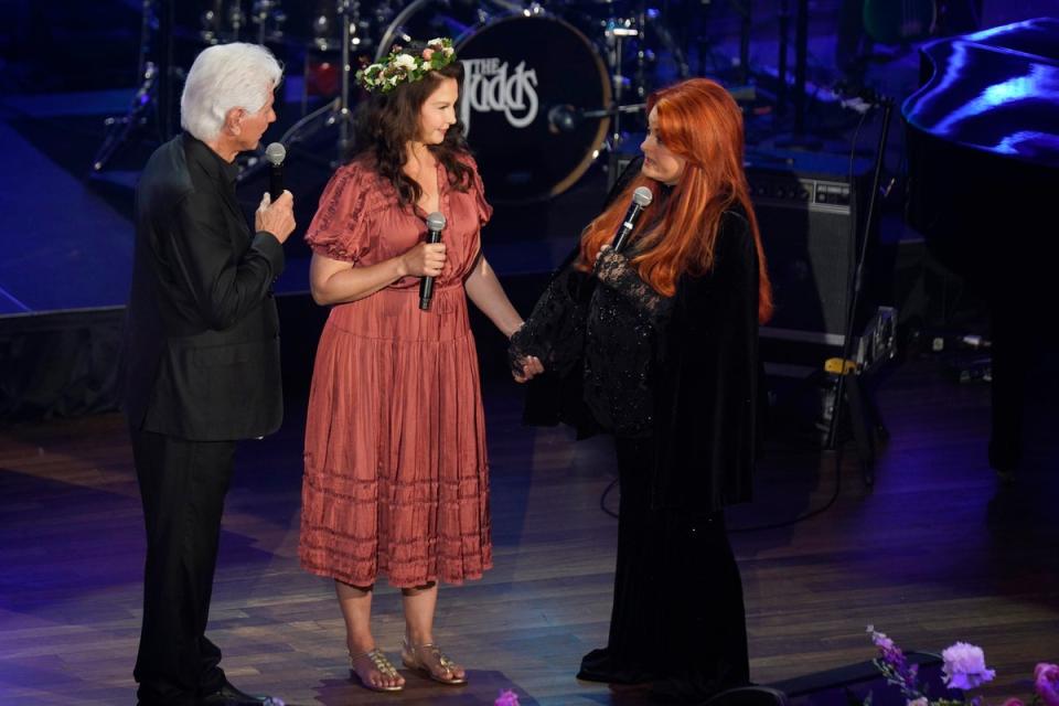 Ashley (centre) and sister Wynonna (right) at a celebration of mother Naomi Judd’s life (Getty Images)