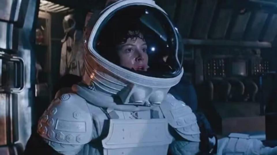 alien sigourney weaver