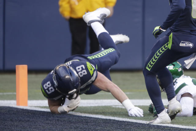 Wilson throws 4 more TDs, Seahawks rout winless Jets 40-3