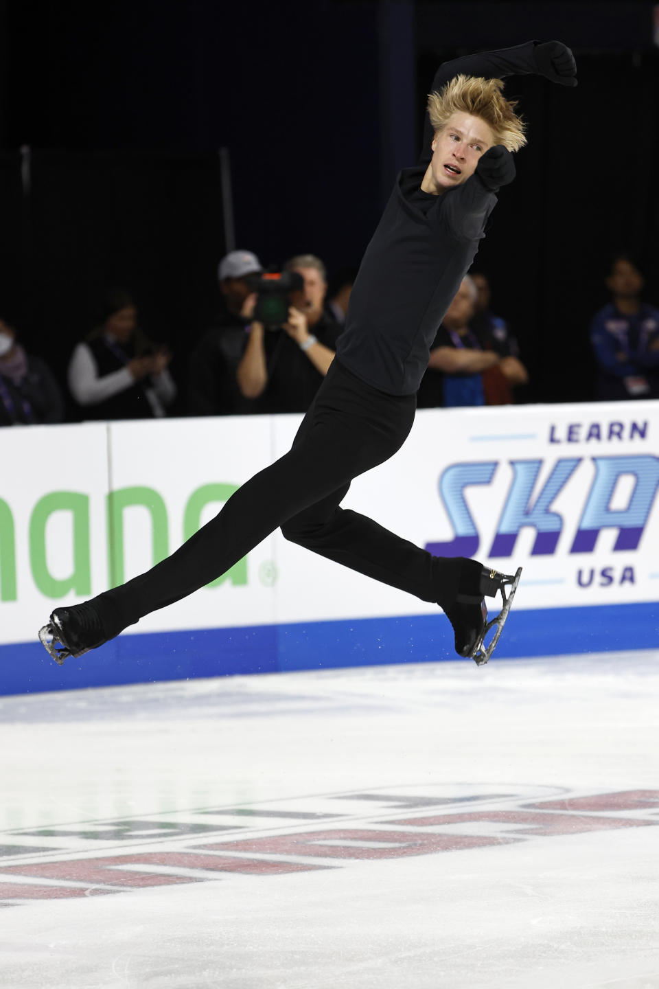 Stephen Gogolev, of Canada, competes in the men's short program during the Grand Prix Skate America Series in Allen, Texas, Friday, Oct. 20, 2023. (AP Photo/Roger Steinman)