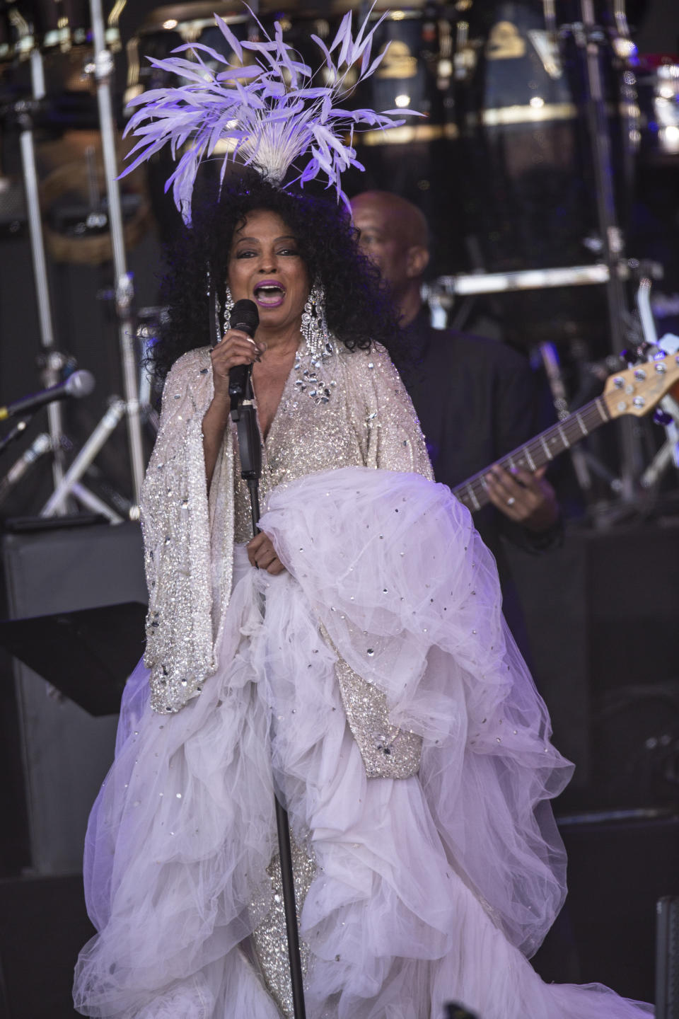 Diana Ross se presenta en el Festival de Glastonbury en Worthy Farm, Somerset, Inglaterra, el domingo 26 de junio de 2022. (Foto de Joel C Ryan/Invision/AP)