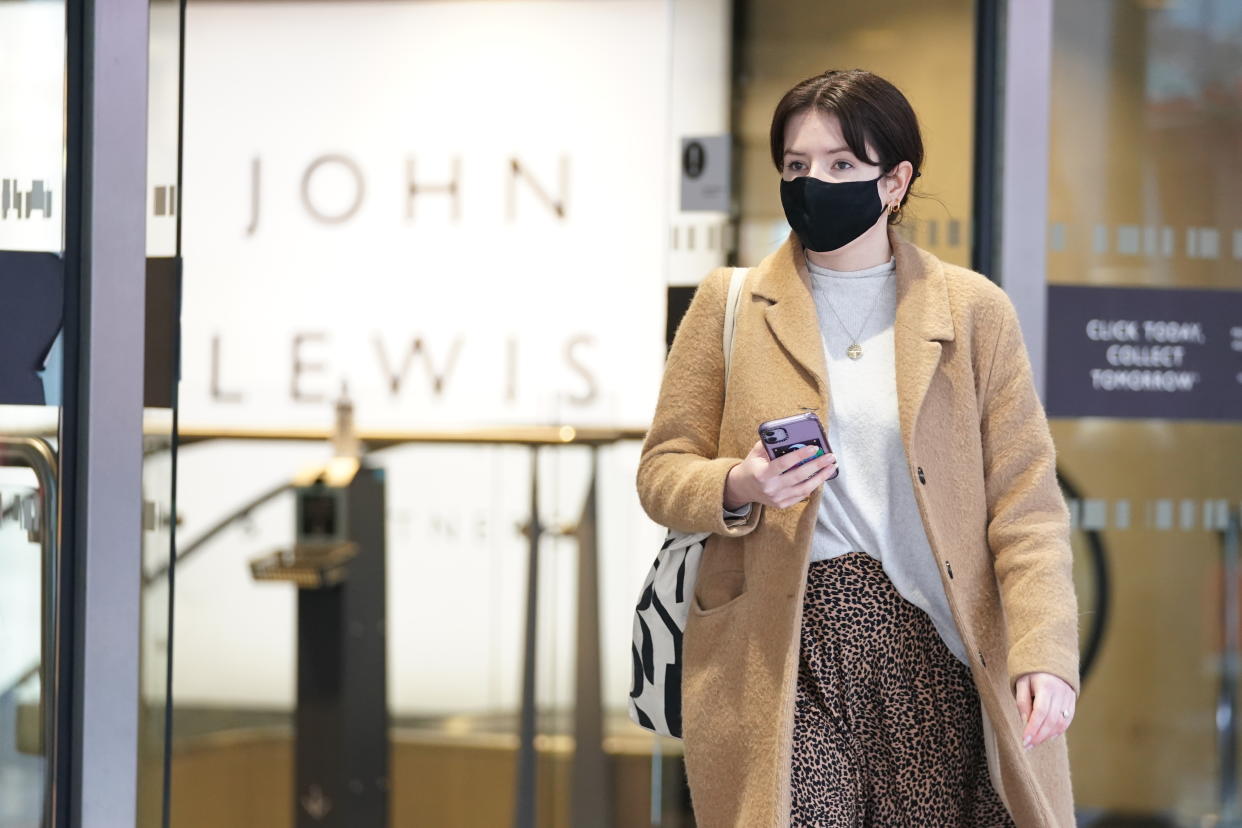 Shoppers wearing facemasks in London's Oxford Street, as Plan B measures are lifted in England. Face coverings will no longer be mandatory in any setting, and the NHS Covid Pass will no longer be compulsory for entry into nightclubs and other large venues. Picture date: Thursday January 27, 2022.