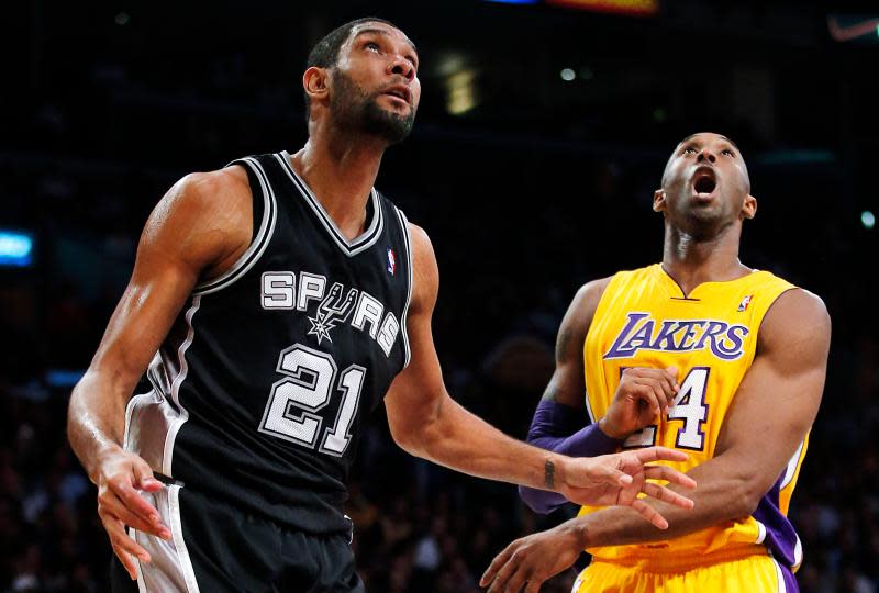 ▲馬刺傳奇Tim Duncan(左)、以逝的湖人傳奇「黑曼巴」Kobe Bryant攜手入選2020美國籃球名人堂。