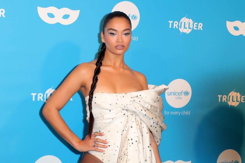 Shanina Shaik has stepped out in an unique asymmetric outfit with one-sided train [Photo: Getty]