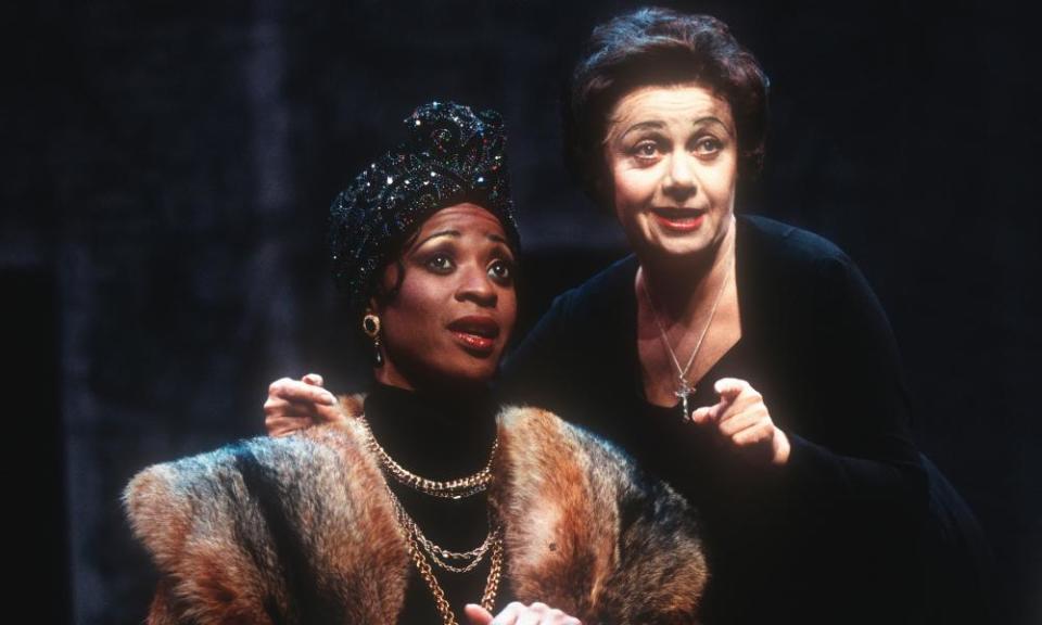 Dawn Hope as Josephine Baker and Elaine Paige as Edith Piaf in Pam Gems’s play Piaf at the Piccadilly theatre, London, produced for the Peter Hall Company by Bill Kenwright, 1993.