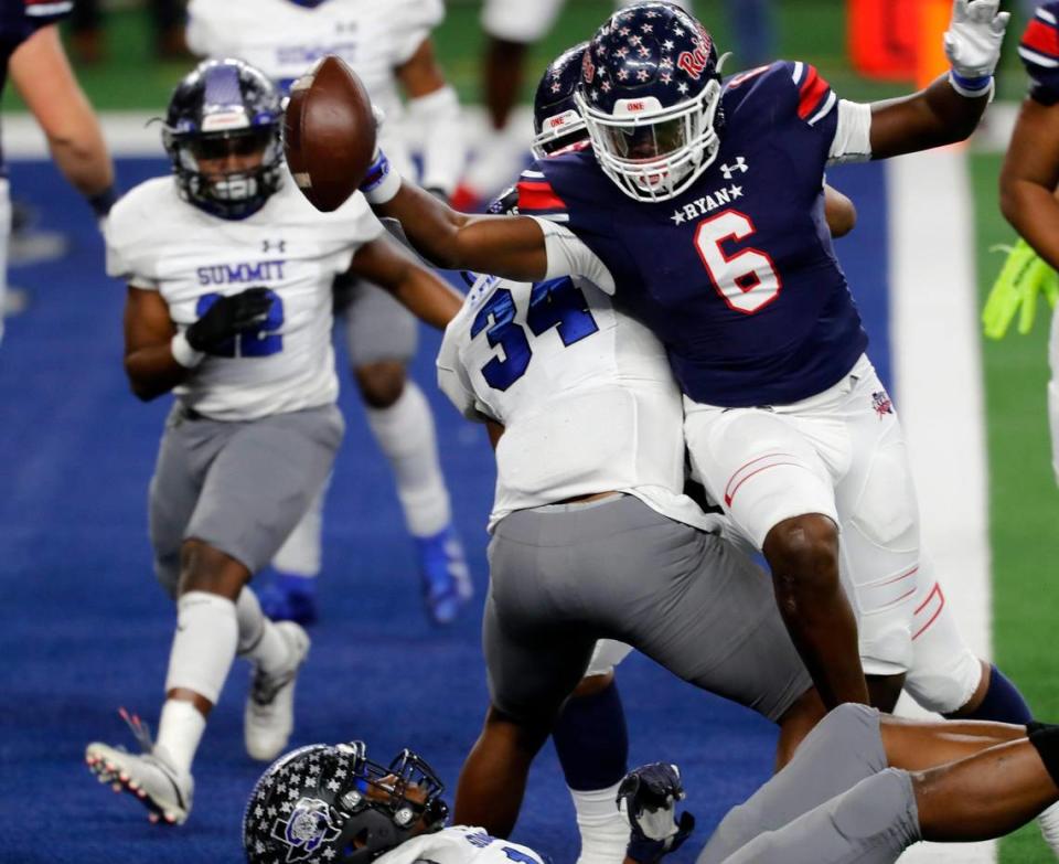 Denton Ryan running back Anthony Hill Jr. (6) crosses the goal line for a touchdown during the Conference 5A Division 1 2020 state championship semi-final football game at AT&T Stadium in Arlington, Texas, Friday, Jan. 08, 2021. Ryan led Summit 21-13 at the half. (Special to the Star-Telegram Bob Booth)