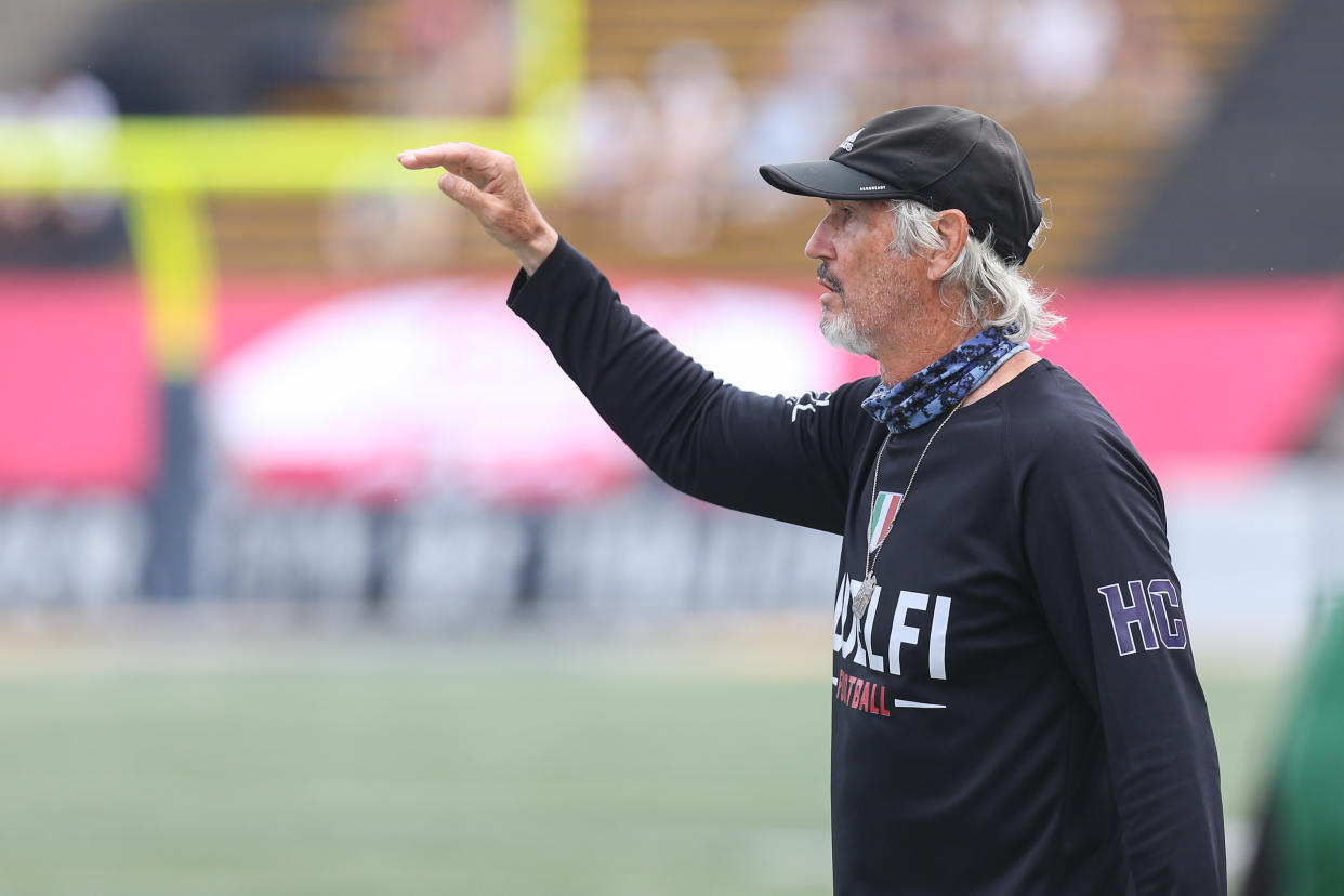 TOLEDO, OH - JULY 01:  Firenze Guelfi head coach Art Briles gives instructions to his players on the field during the Italian Football League XLII Italian Bowl football game between the Parma Panthers and the Firenze Guelfi on July 1, 2023 at Glass Bowl Stadium in Toledo, Ohio. (Photo by Scott W. Grau/Icon Sportswire via Getty Images)
