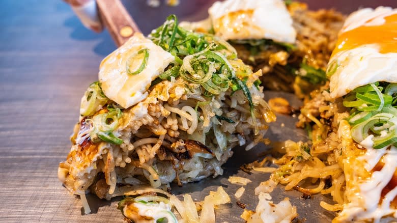 Cross-section of Hiroshima style okonomiyaki