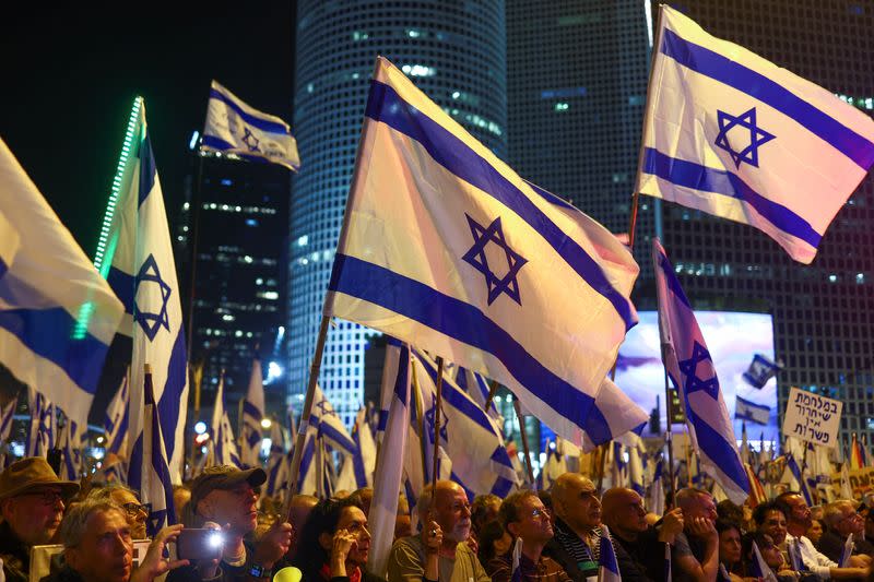 Foto del sábado de una manifestación en Tel Aviv contra la intención del gobierno de Israel de llevar adelante una reforma judicial.