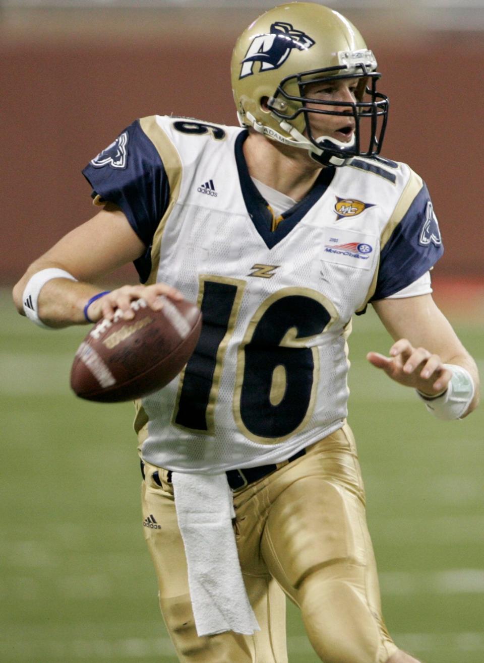Former University of Akron quarterback Luke Getsy led the Zips to the Mid-American Conference championship and the Motor City Bowl in 2005. The Chicago Bears hired Getsy on Sunday to be their offensive coordinator. [Mike Cardew/Beacon Journal]