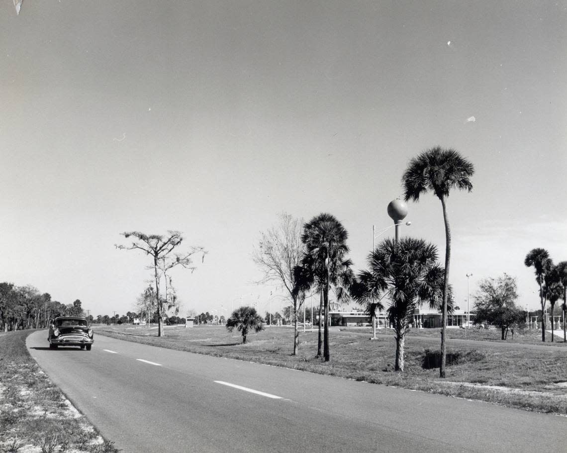 The Pompano Beach plaza area on Florida’s Turnpike in 1957.