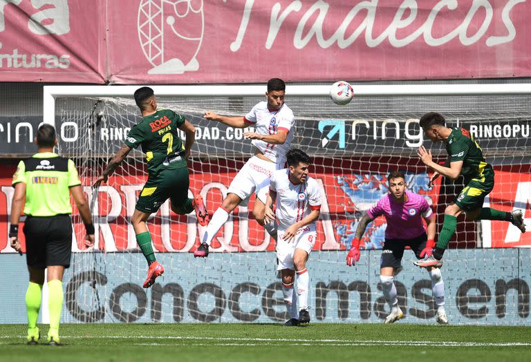 Con goles de Nicolás Tripichio y Walter Bou, Defensa derrotó a Argentinos y trepó al octavo puesto de la tabla de posiciones del Torneo 2021