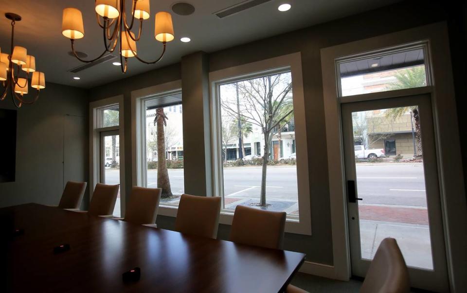 Balch & Bingham expanded the firm’s downtown Gulfport law office into the neighboring Anderson Theater. The addition provides more space and modern amenities, such as video conference capabilities. This conference room in the addition overlooks 25th Avenue.