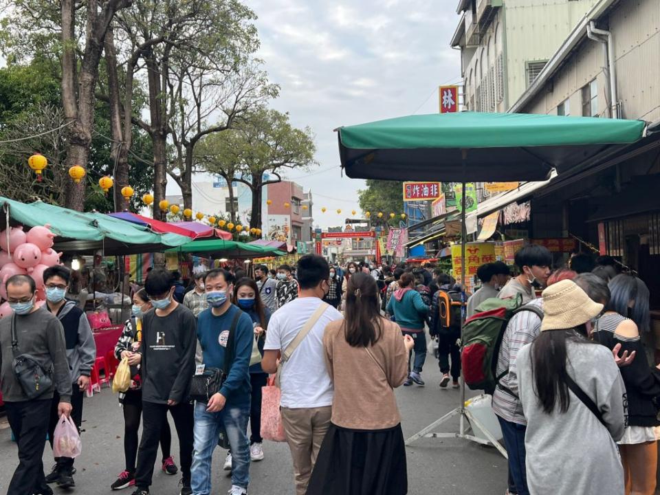 跨年元旦三天連假，安平老街遊客湧入。（觀光旅遊局提供）