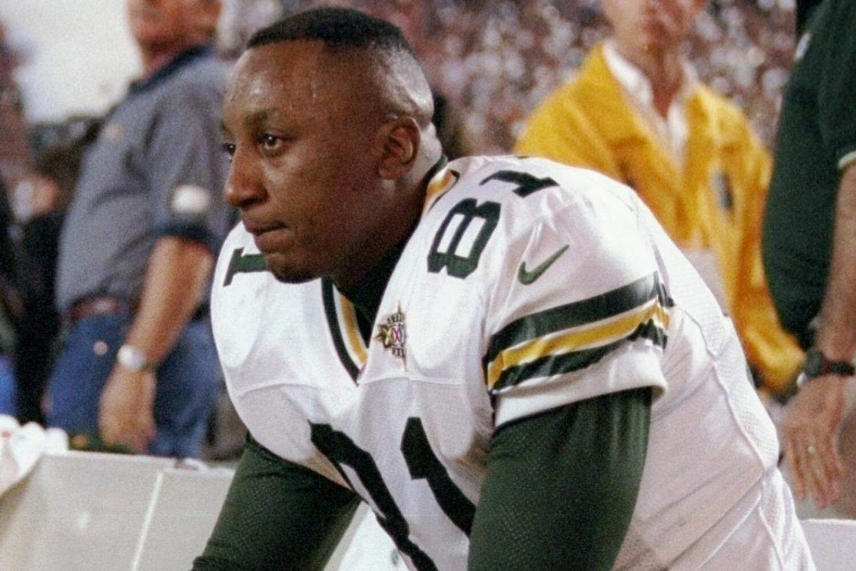 25 Jan 1998: Tyrone Davis #81 of the Green Bay Packers sits on the bench dejected during Super Bowl XXXII against the Denver Broncos at Qualcomm Stadium in San Diego, California.