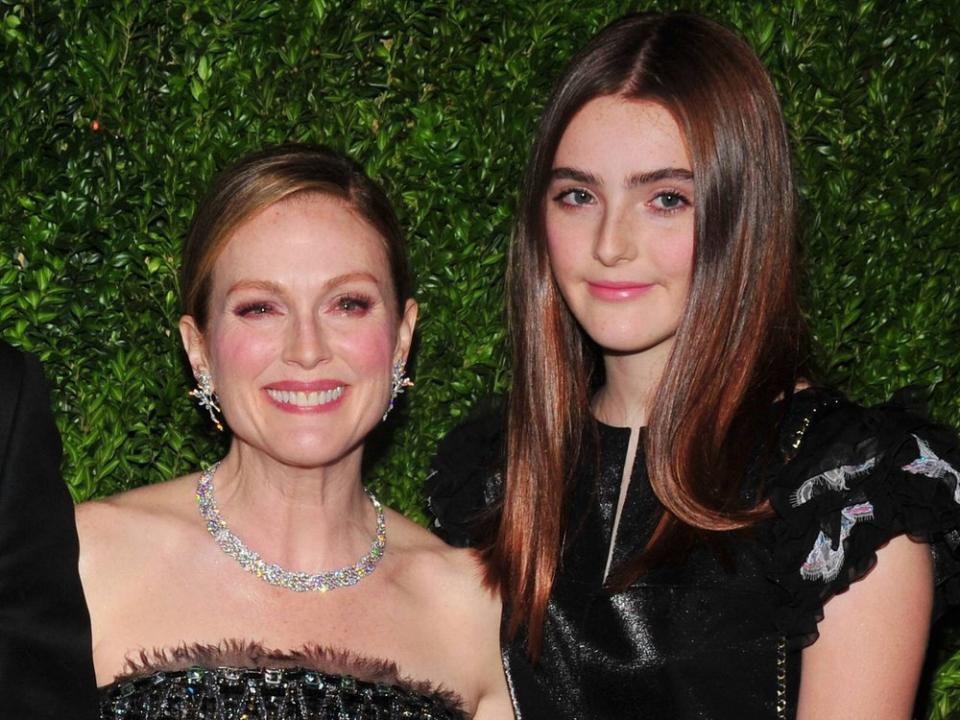 Julianne Moore und ihre Tochter Liv bei einer Veranstaltung in New York. (Bild: imago/MediaPunch)